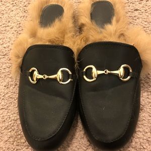 Fur horsebit mules black
